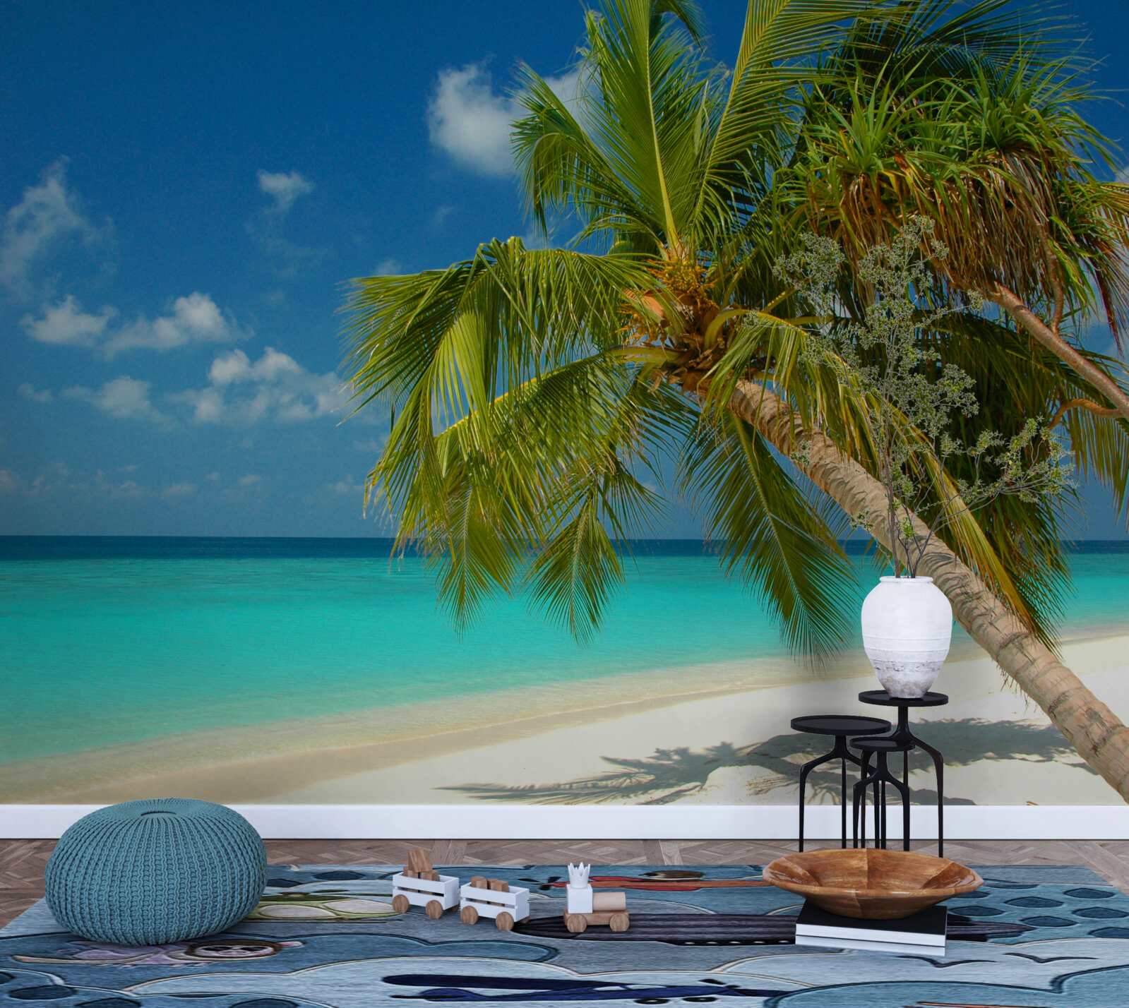 Фотошпалери пальма на пляжі біля берега океану