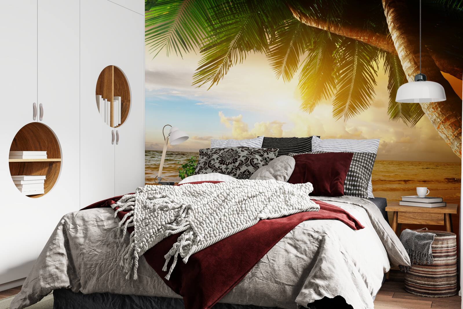 Фотошпалери пальма біля води на заході сонця в тропіках