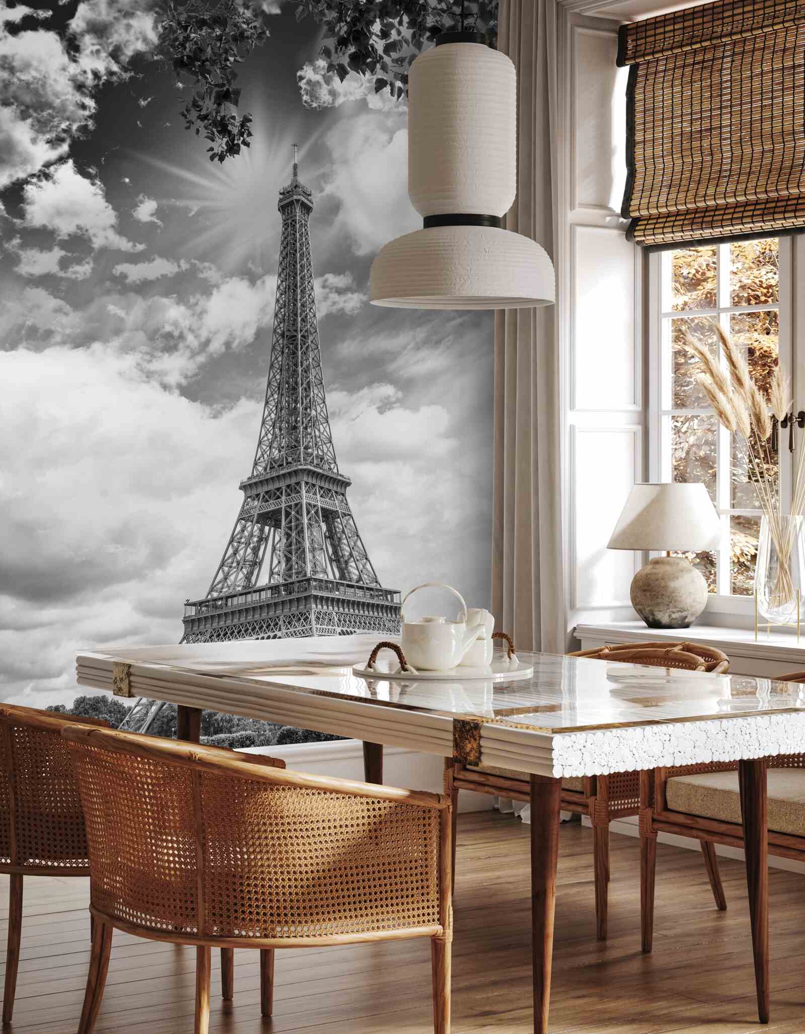 Фотошпалери Ейфелева вежа в чорно-білому кольорі при сонячному світлі