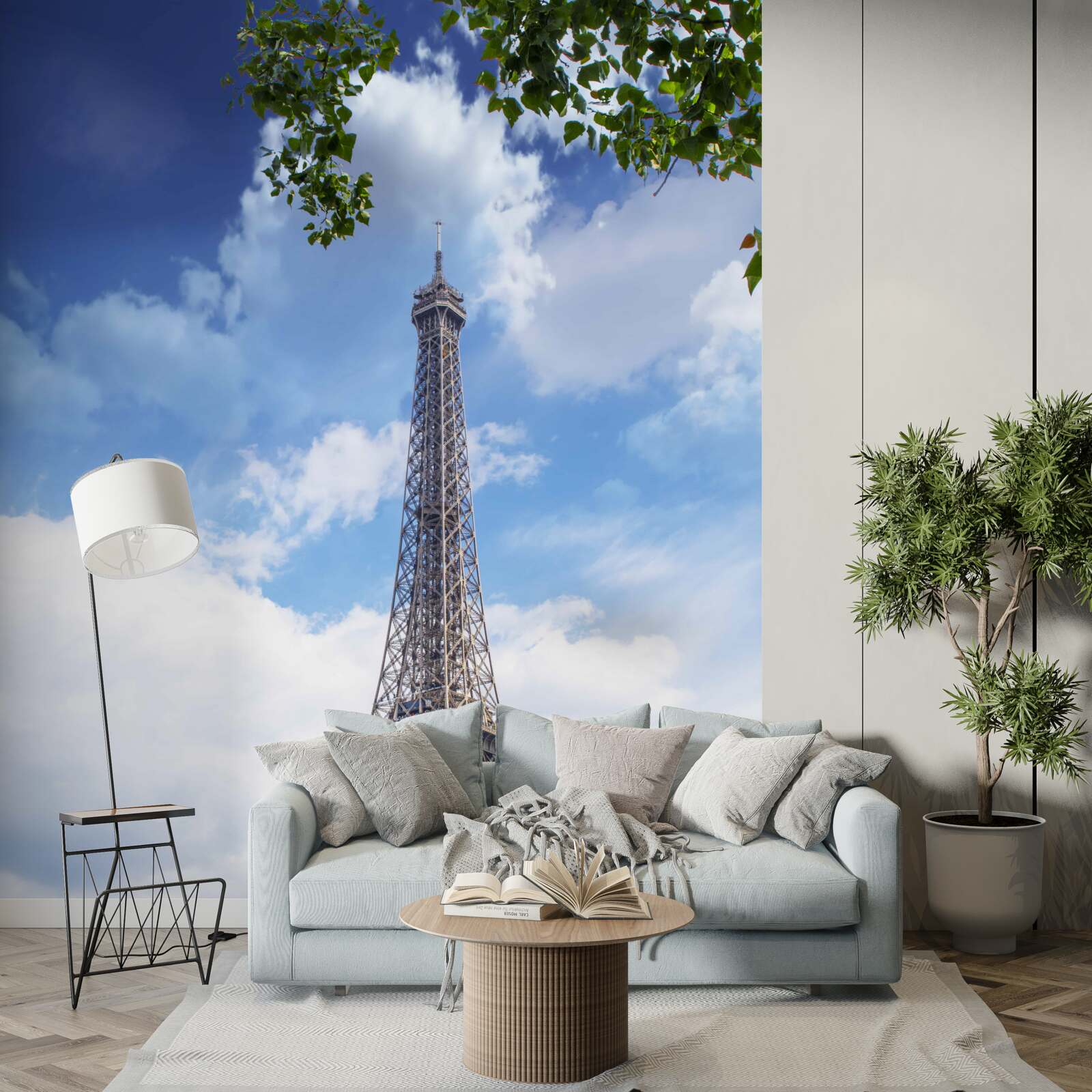 Фотошпалери Ейфелева вежа височіє на тлі ясного неба
