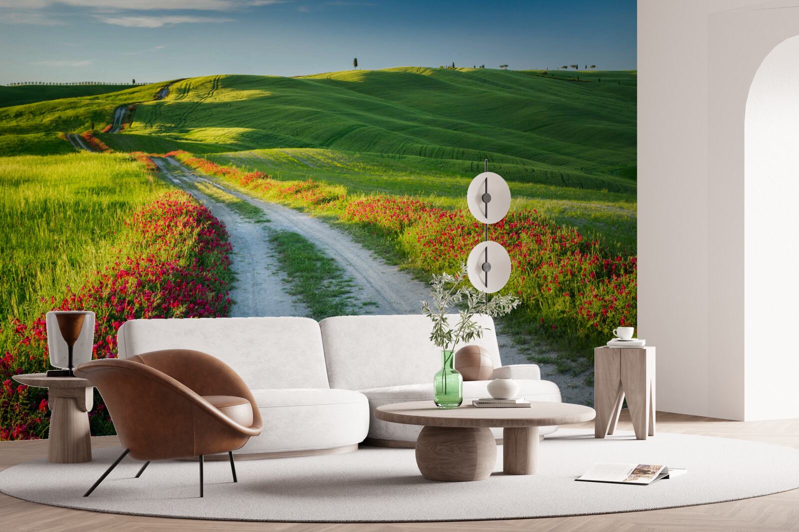 Фотошпалери дорога в горах в оточенні зелених полів