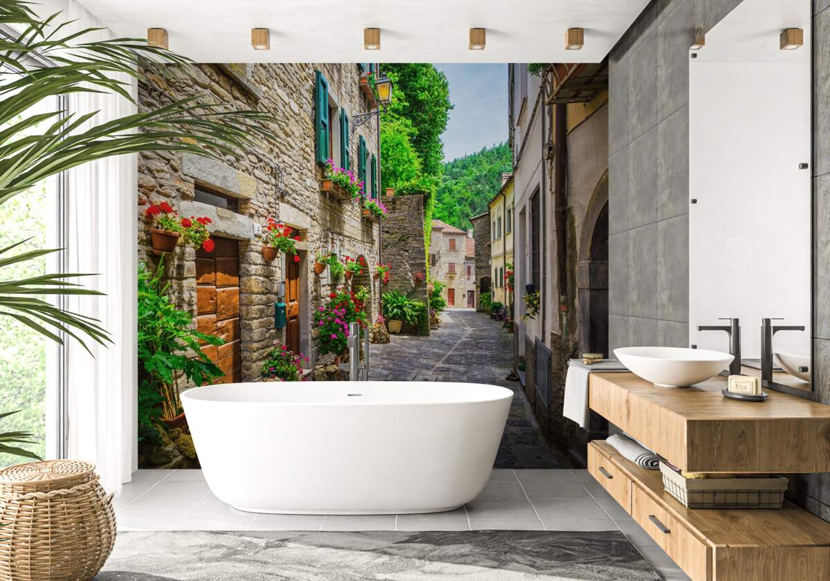 Фотошпалери стара кам'яна вулиця міста, оточена зеленню