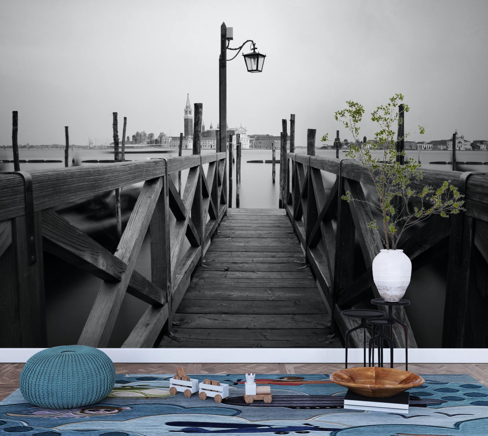 Фотошпалери набережна з дерева біля води