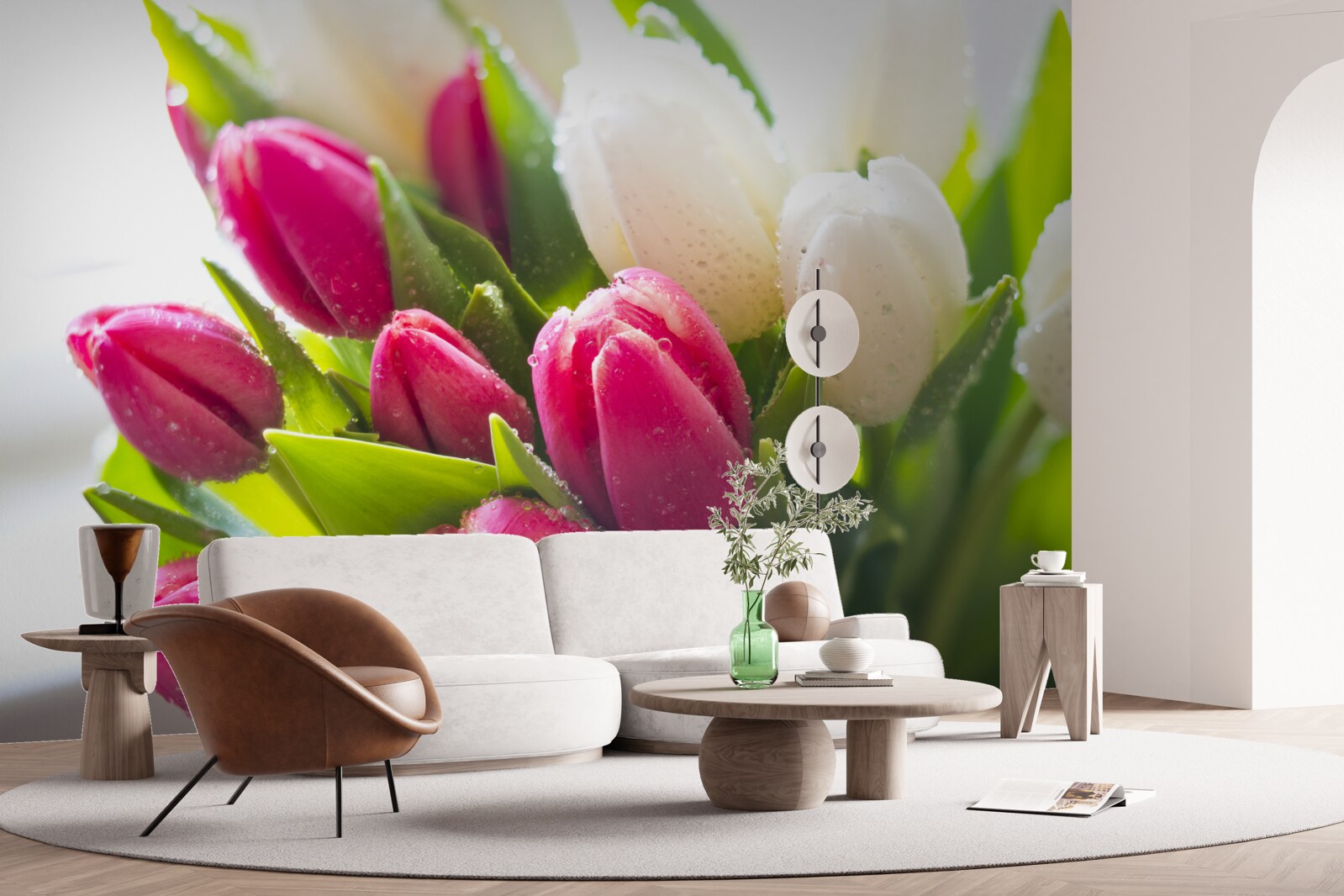 Фотошпалери композиція з білих і лавандових тюльпанів, вкритих росою