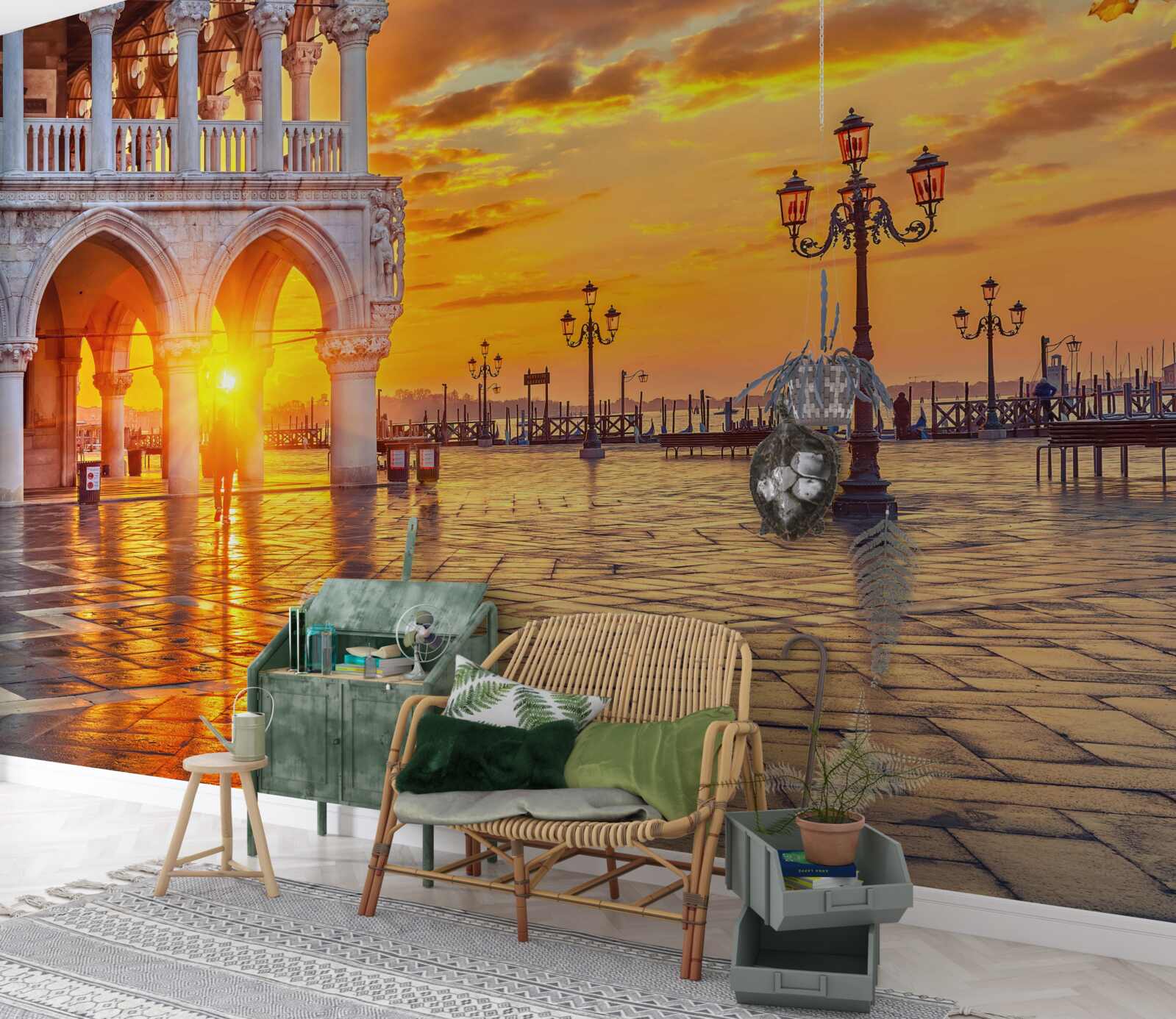 Фотошпалери теплі, яскраві промені заходу сонця над головною площею