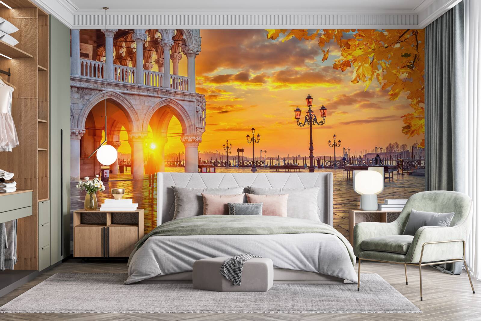 Фотошпалери теплі, яскраві промені заходу сонця над головною площею