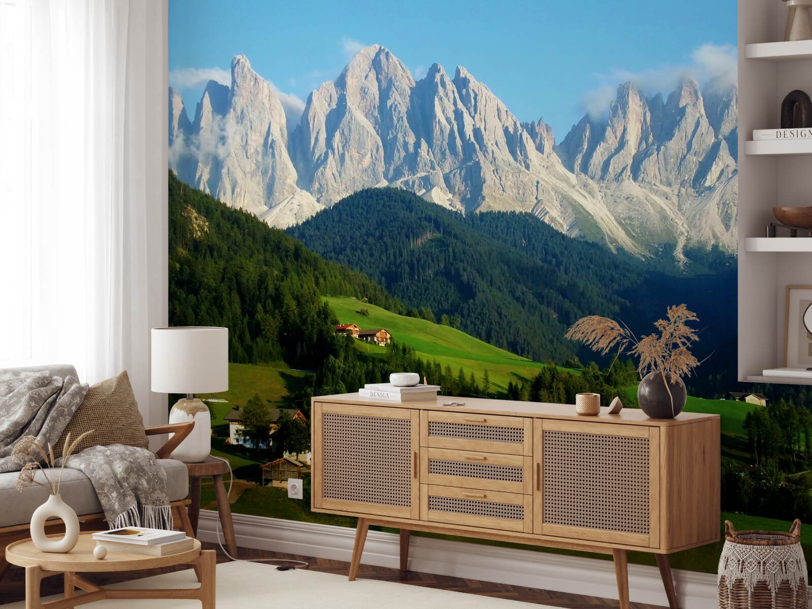 Фотошпалери село на галявині біля підніжжя гір