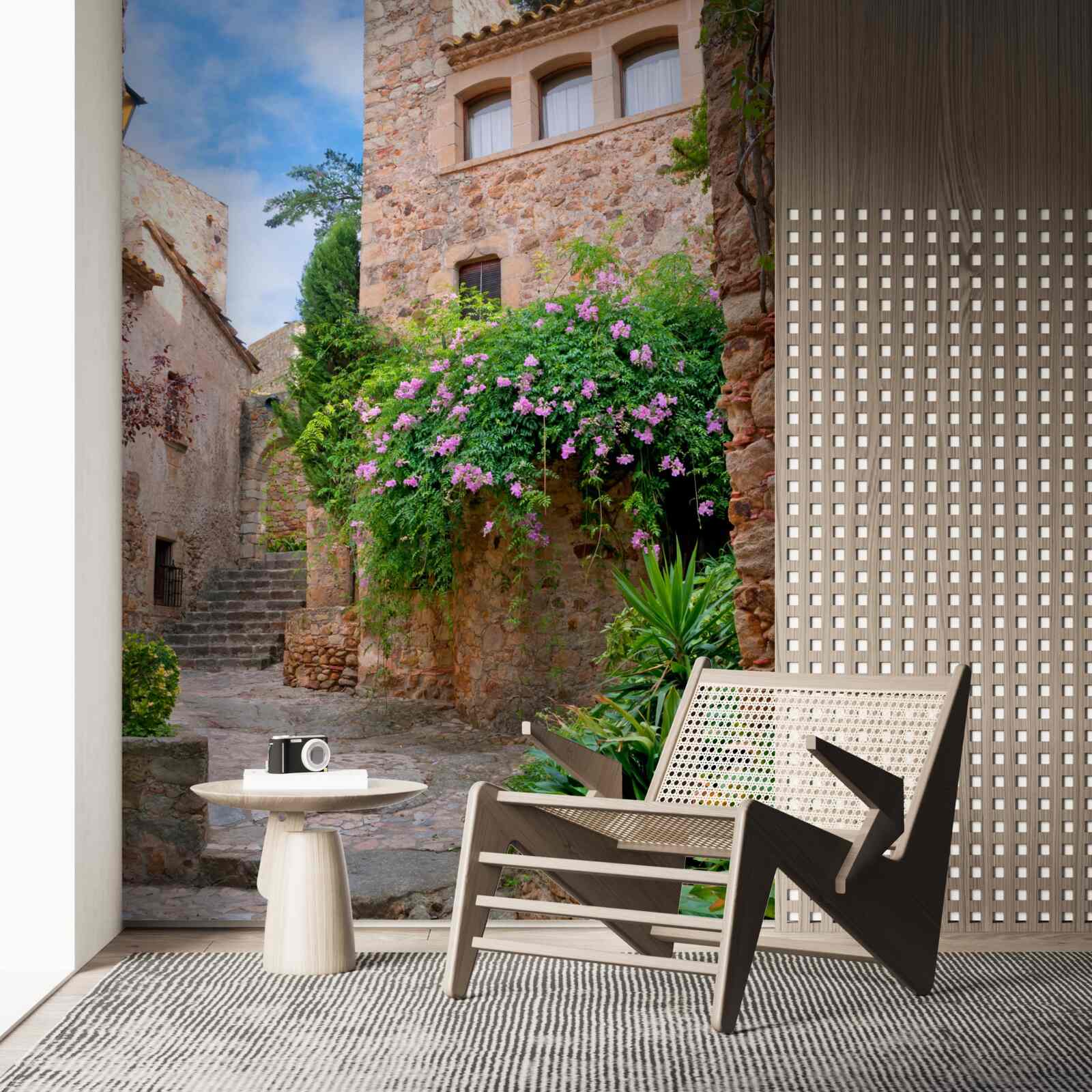 Фотошпалери старовинна брукована вулиця, оточена зеленню та квітами