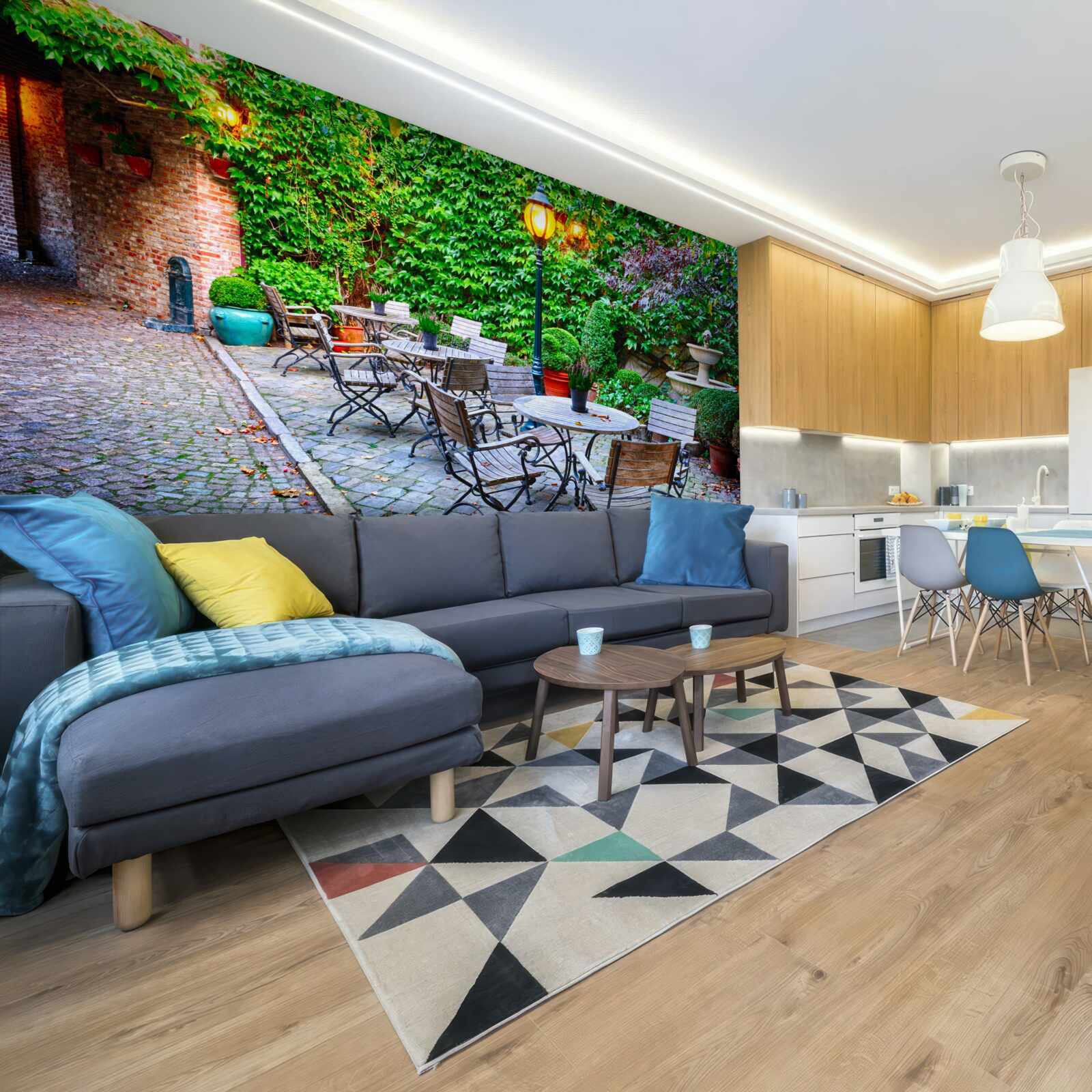 Фотошпалери завод із зеленою стіною та вуличним ліхтарем