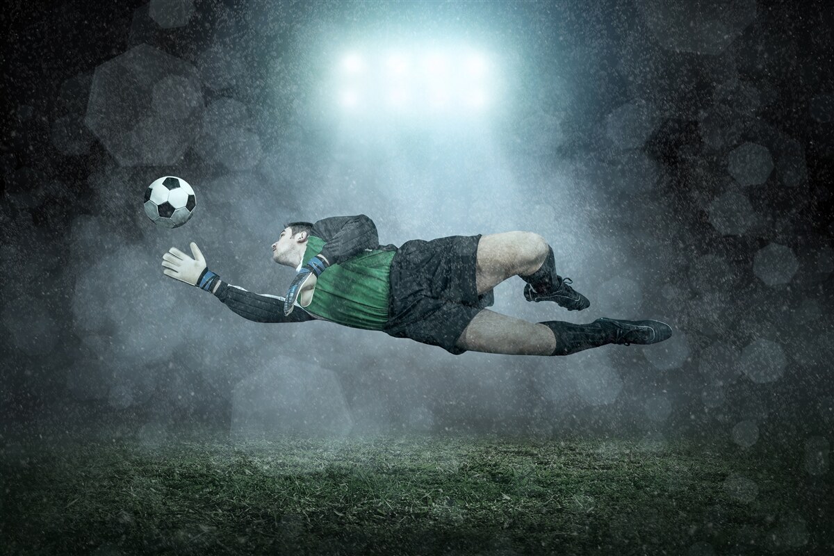 Фотошпалери воротар перехоплює м'яч у польоті