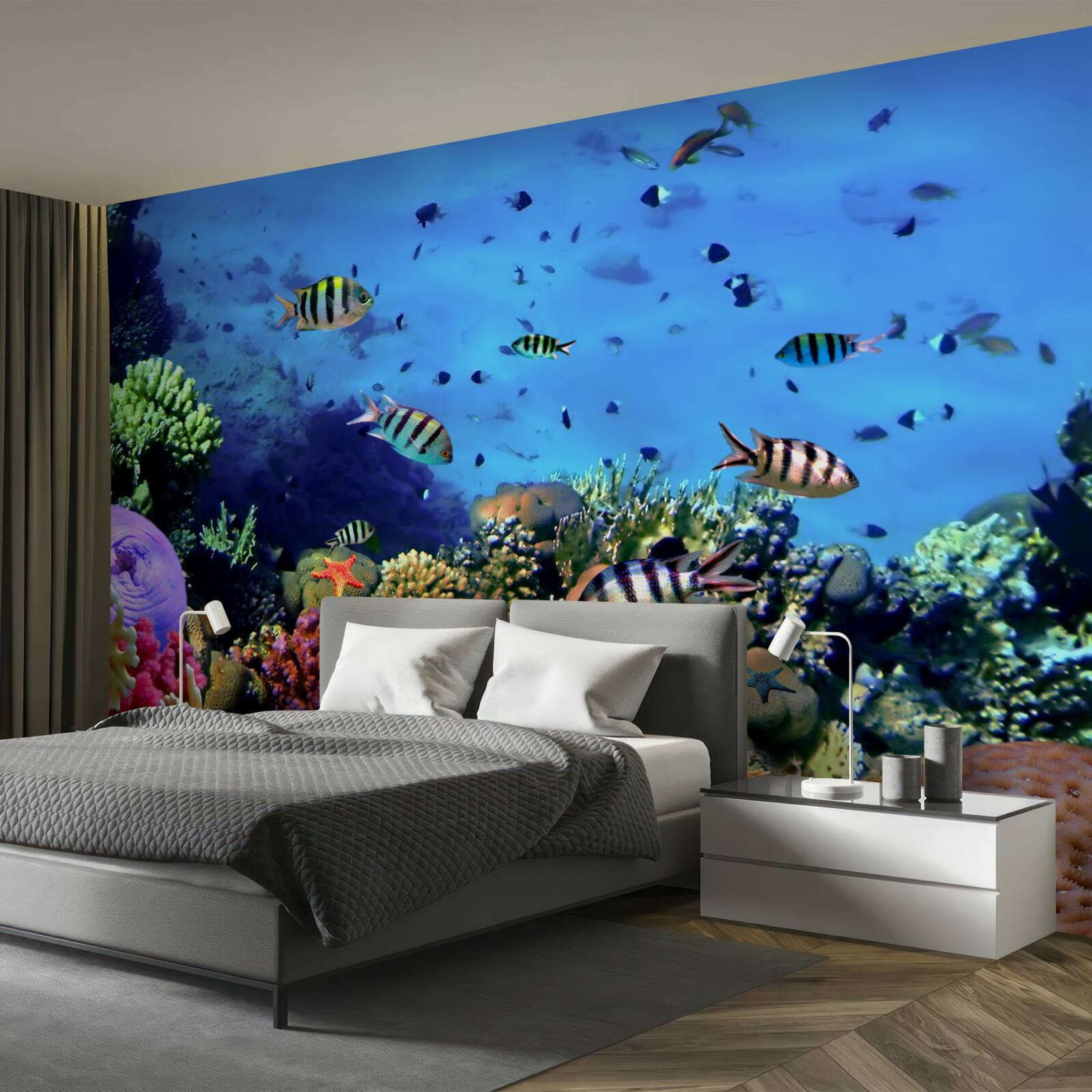 Фотошпалери смугаста риба в глибинах океану