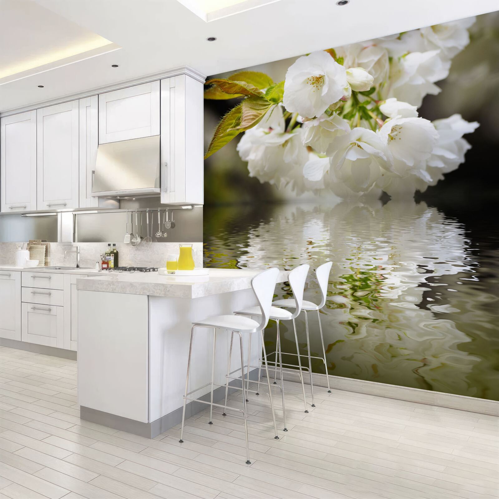 Фотошпалери квіти сакури в білих тонах схиляються над поверхнею води