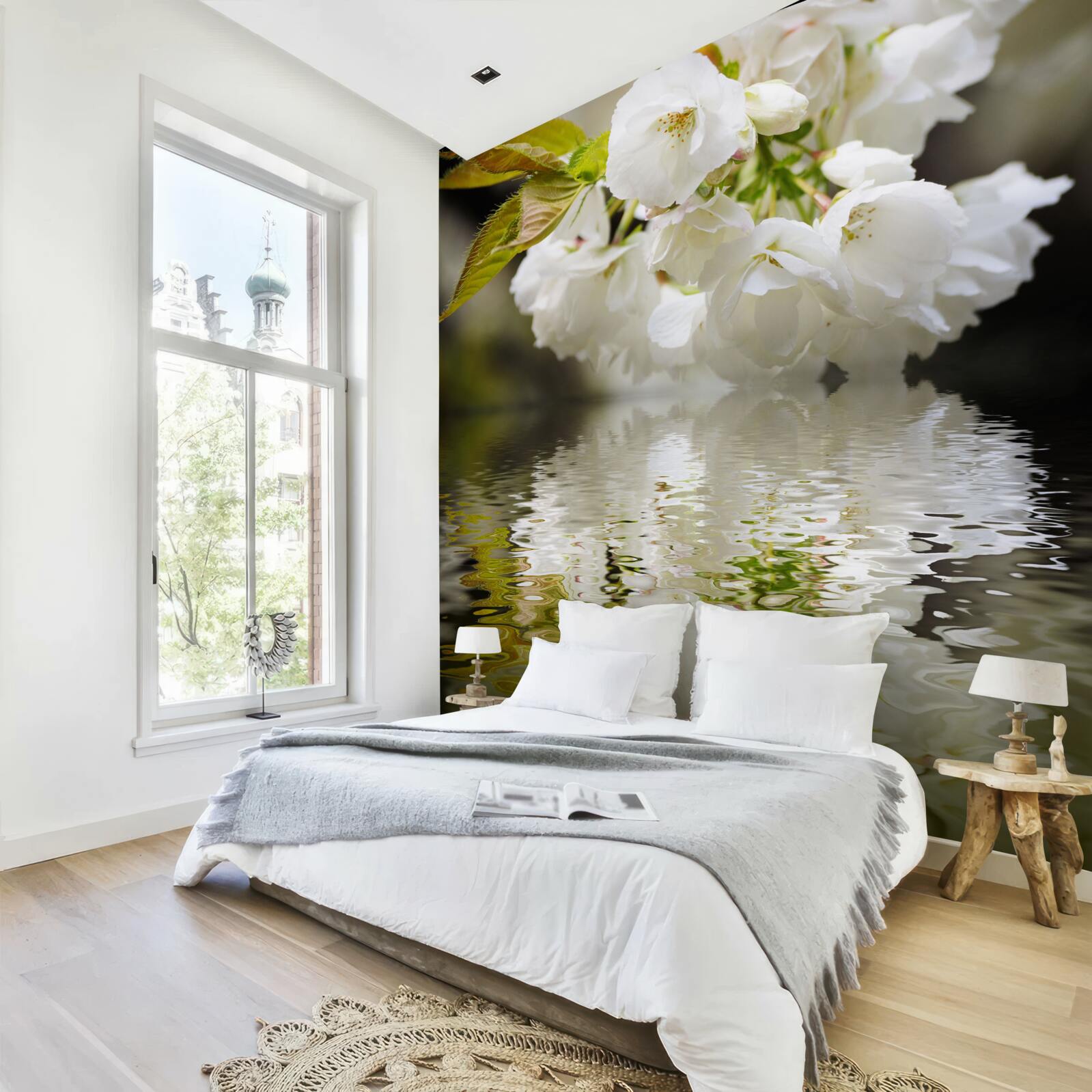 Фотошпалери квіти сакури в білих тонах схиляються над поверхнею води