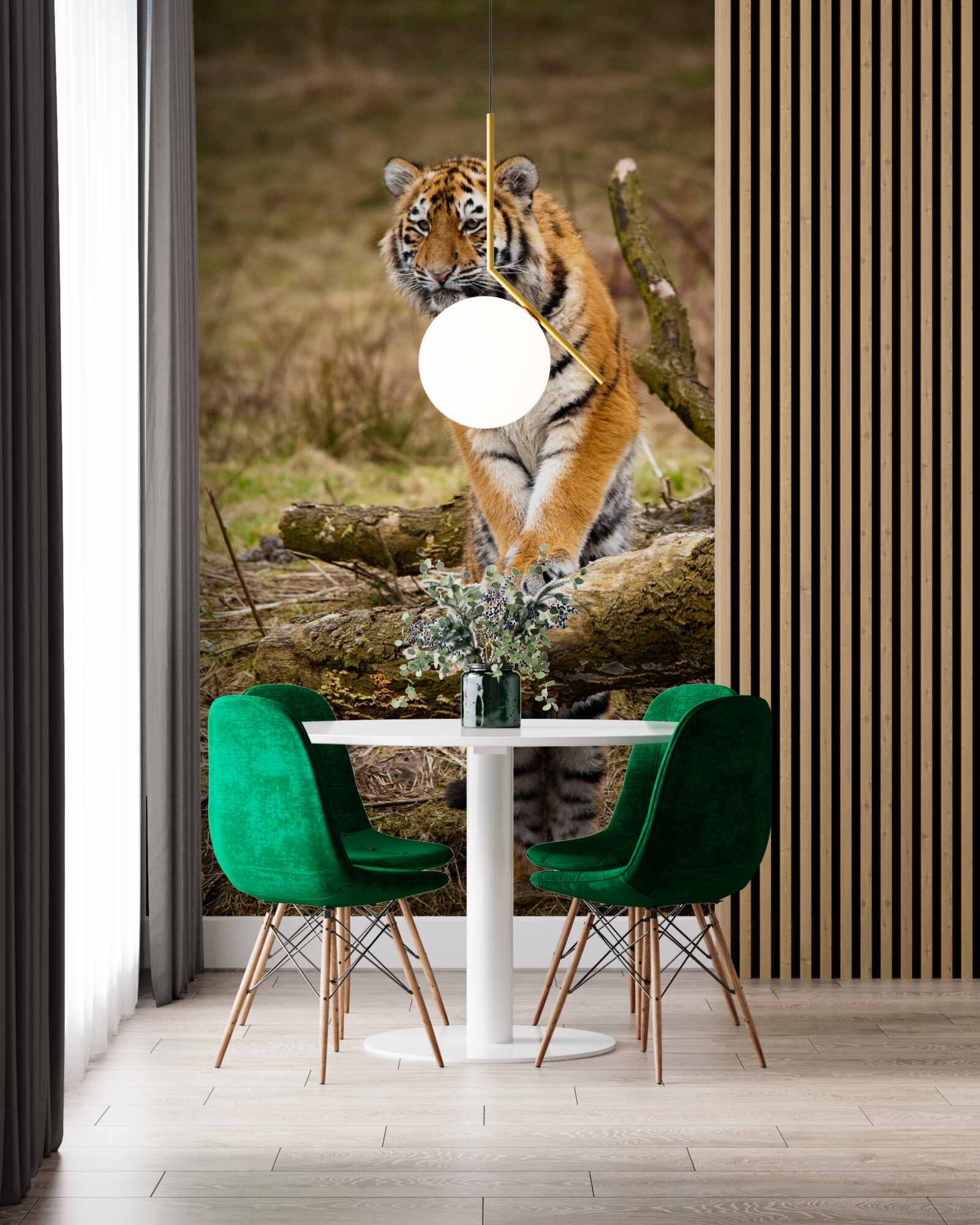 Фотошпалери тигр сидить на гілці і чекає на здобич