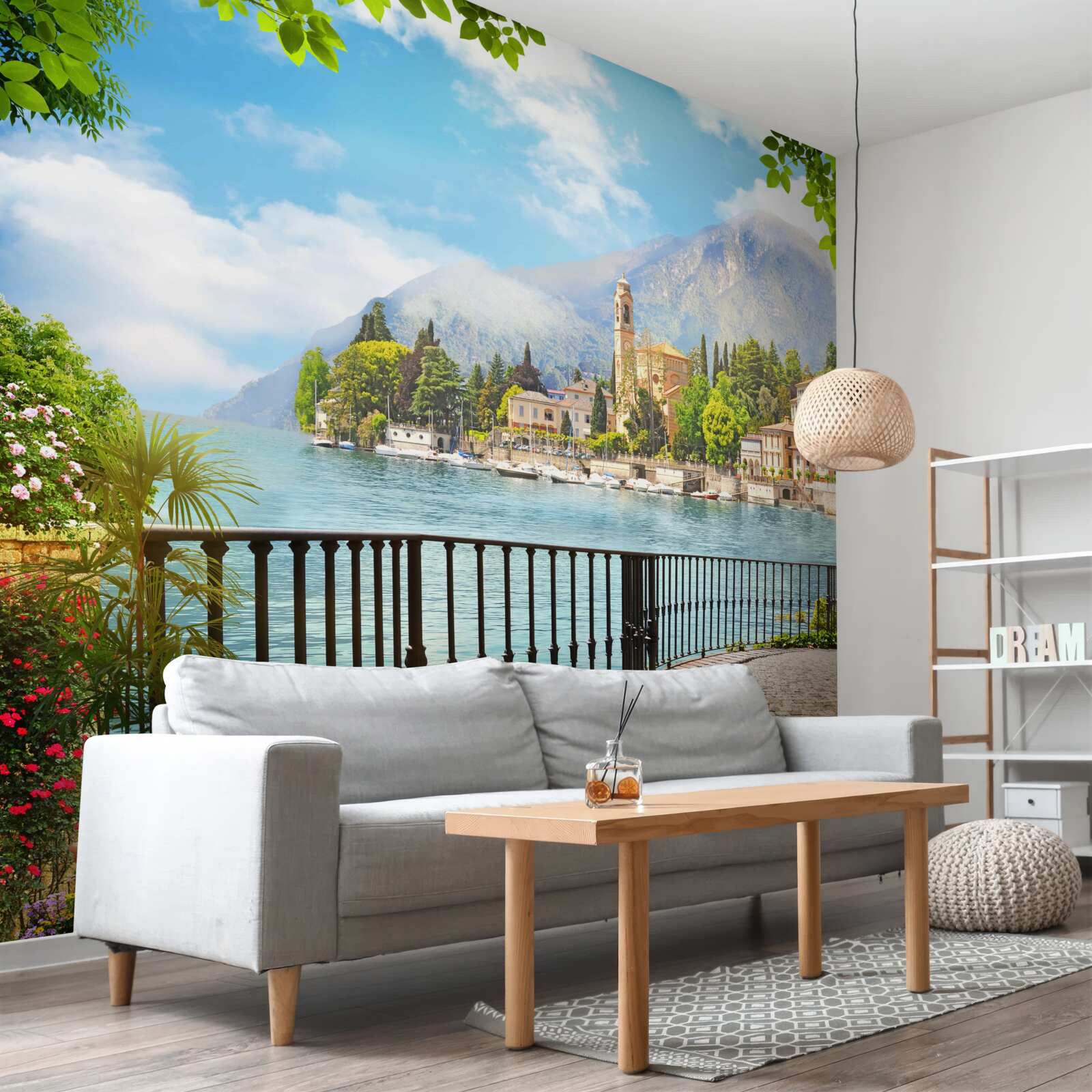 Фотошпалери набережна з панорамним видом на історичне місто та гірські пейзажі