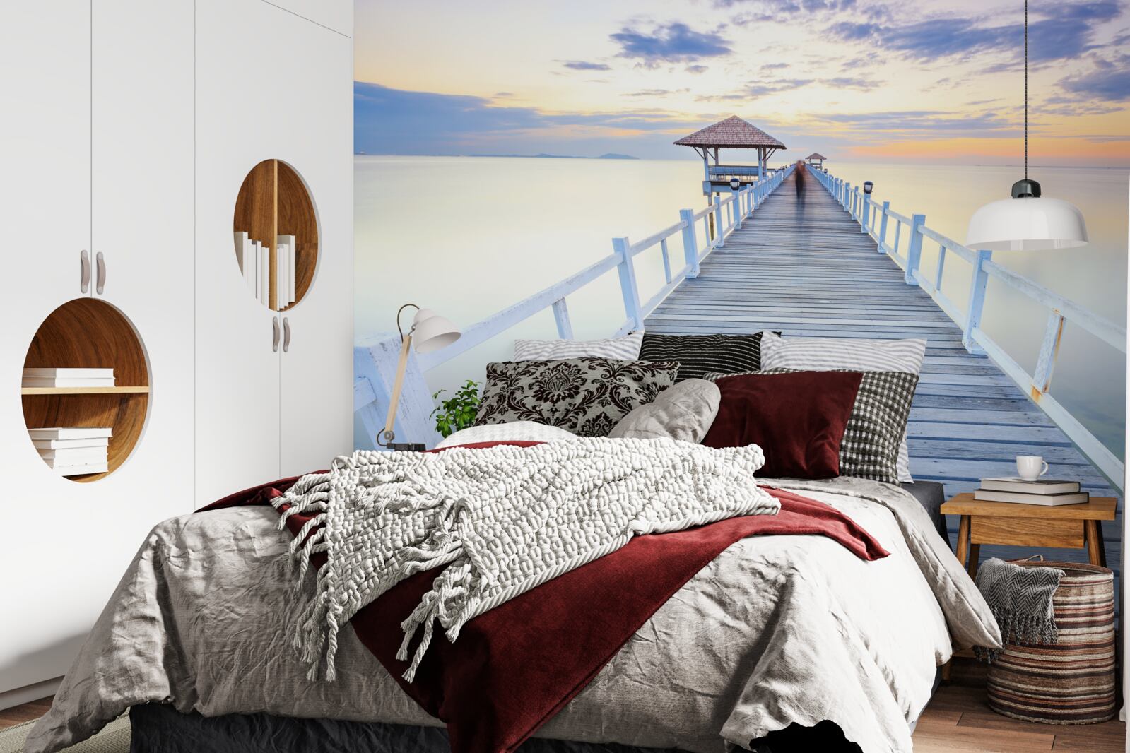 Фотошпалери причал з альтанкою над водою на світанку, який бачив багато