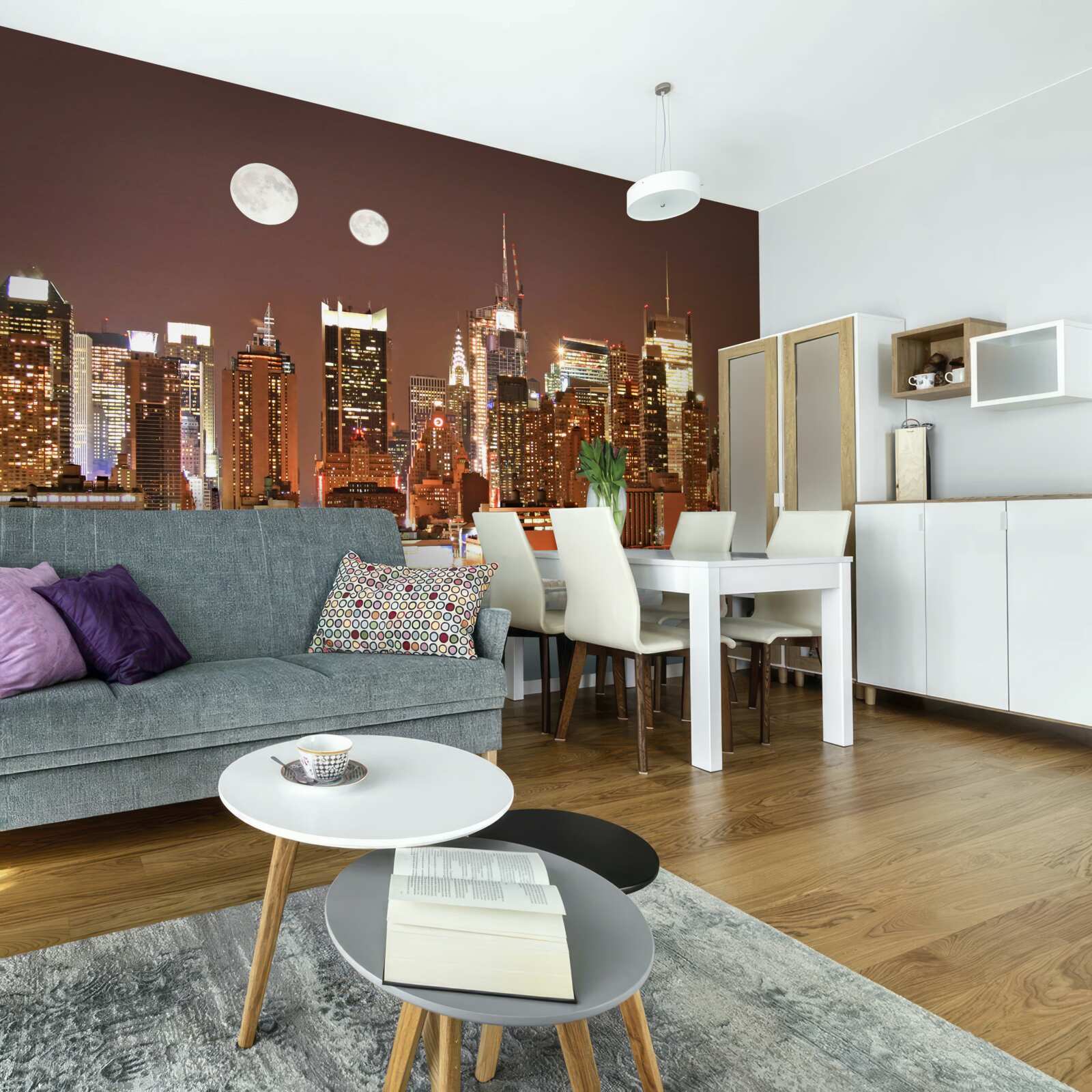 Фотошпалери сонце і місяць світять над величезним містом