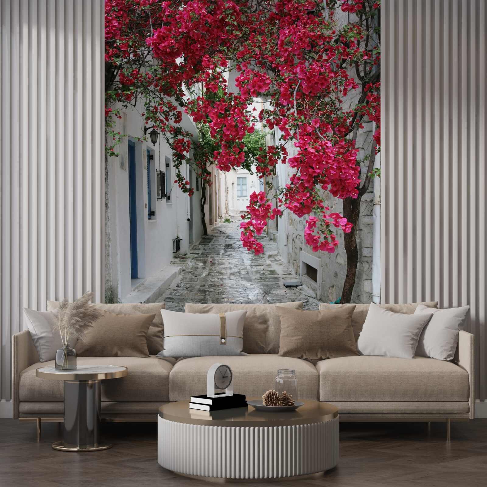 Фотошпалери пишні кущі нависають над вуличними стінами