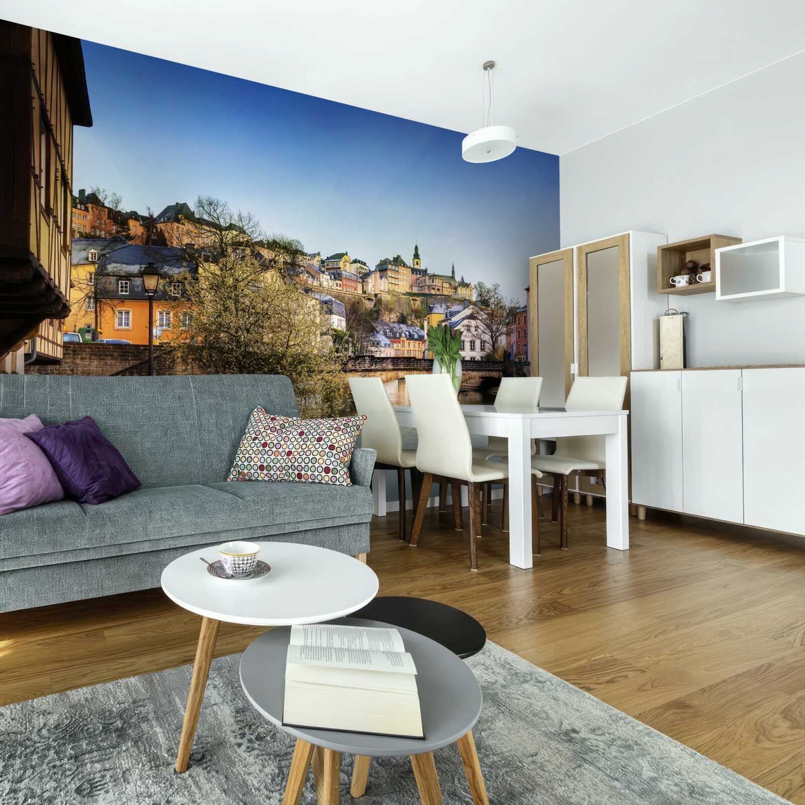 Фотошпалери міст через річку, що веде до старого міста