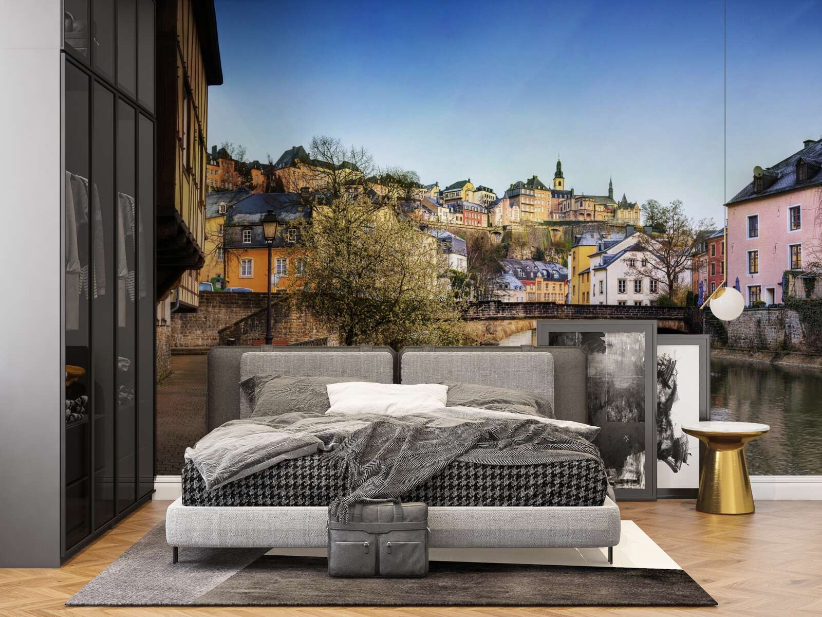 Фотошпалери міст через річку, що веде до старого міста