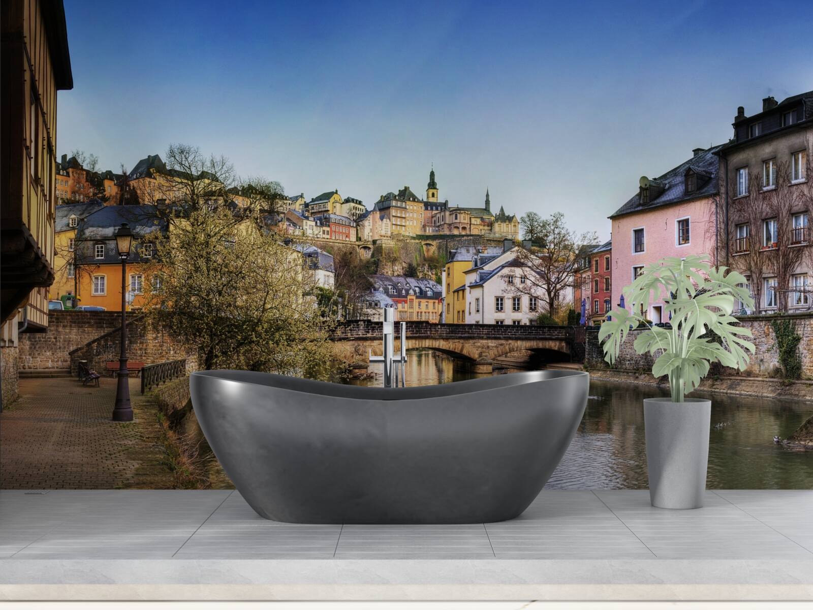 Фотошпалери міст через річку, що веде до старого міста