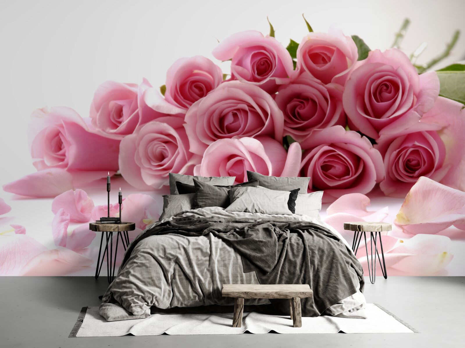 Фотошпалери ніжні рожеві троянди з пелюстками біля поверхні води