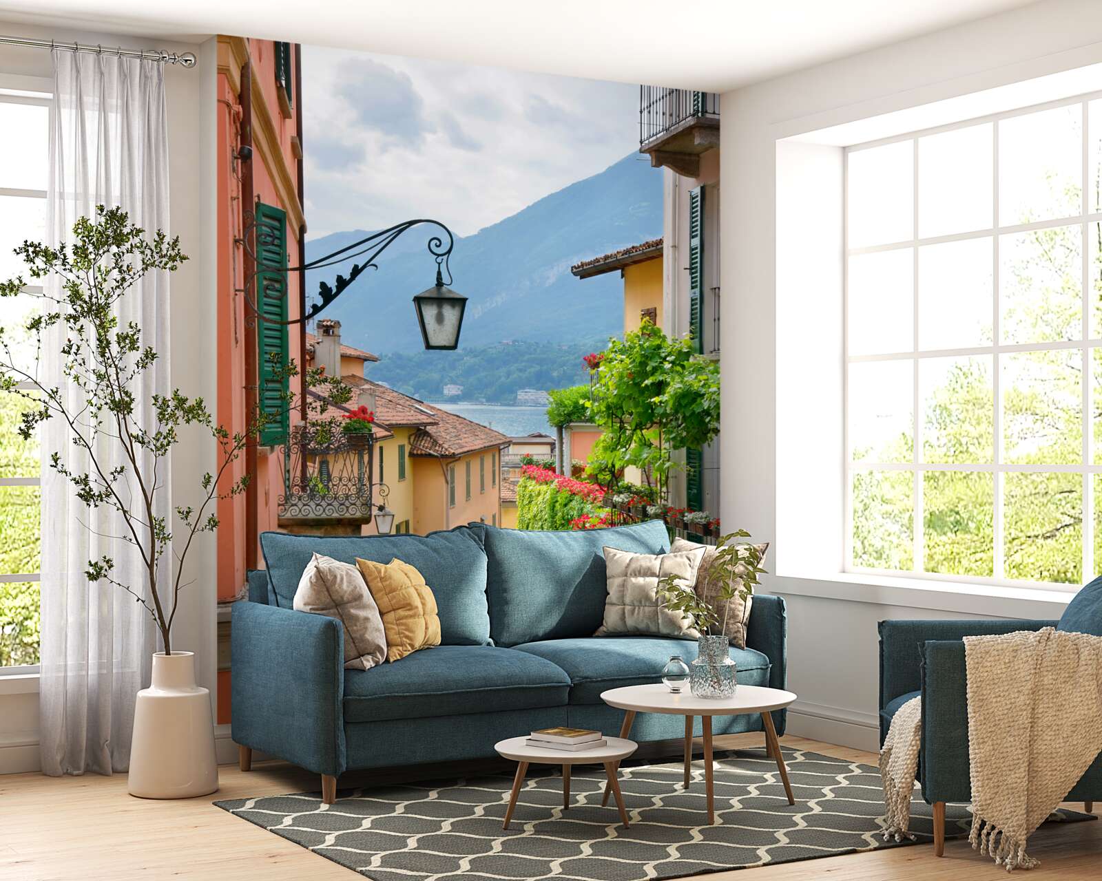 Фотошпалери вулиця, що веде до моря, прикрашена квітами та зеленню