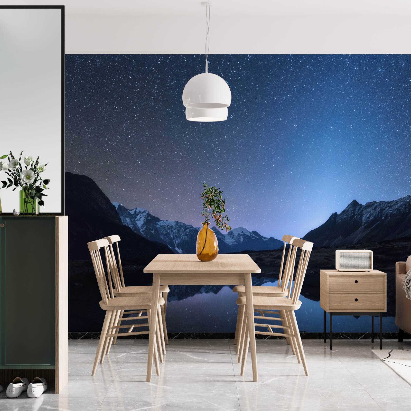 Фотошпалери сяюче нічне небо, повне зірок у горах біля ставка