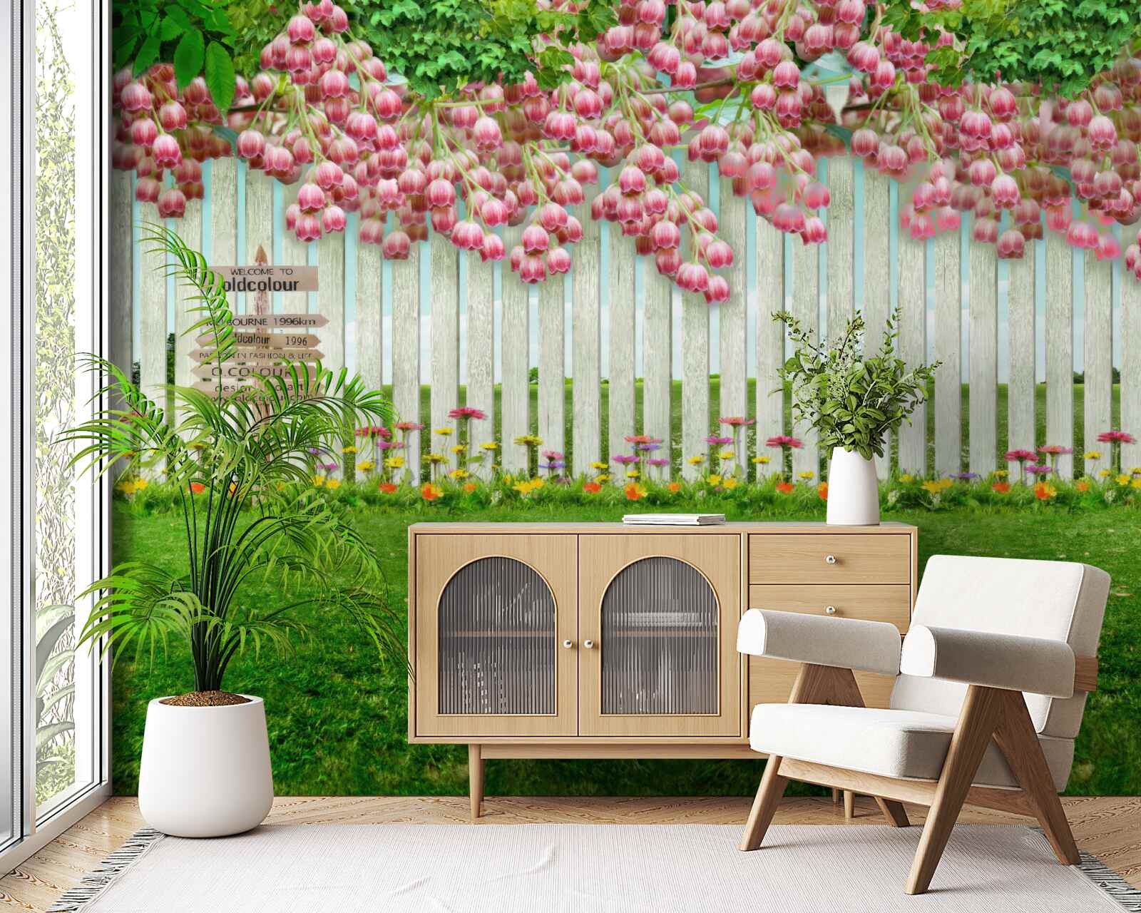 Фотошпалери рожеві квіти каскадом падають через білий паркан