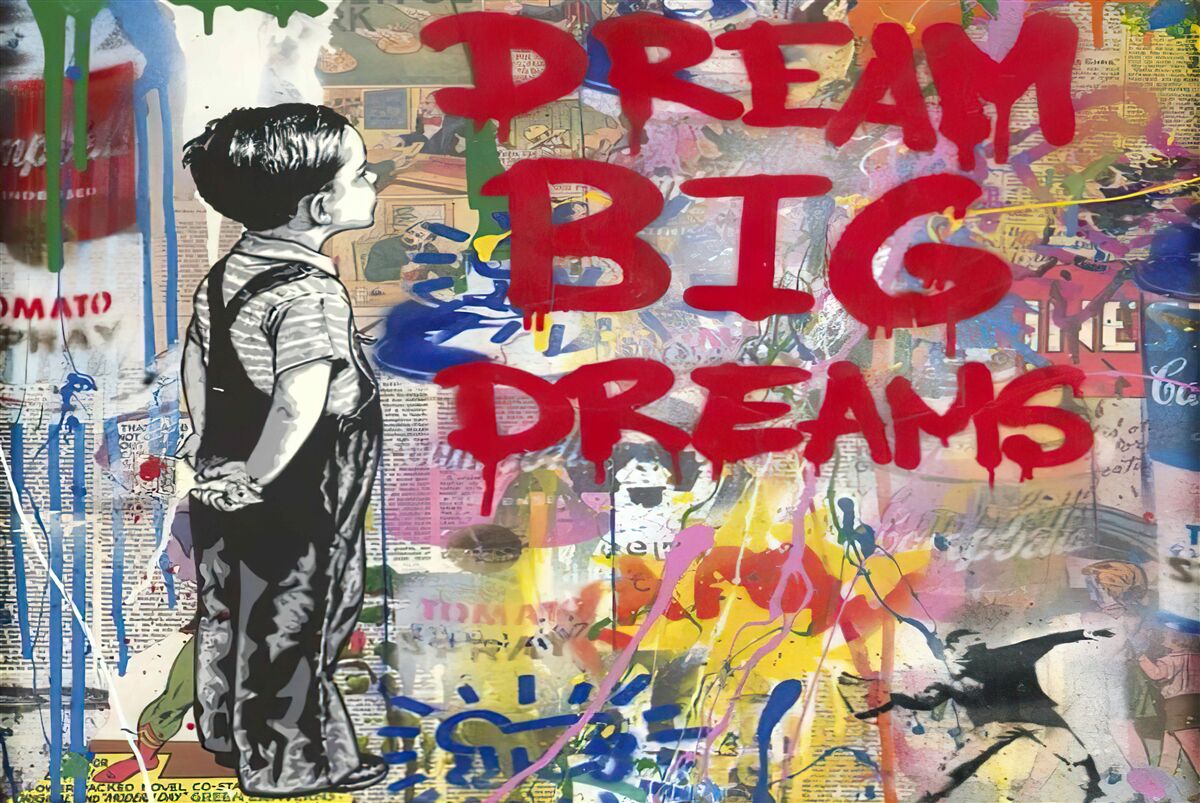 Фотошпалери хлопчик розглядає стіну, вкриту малюнками