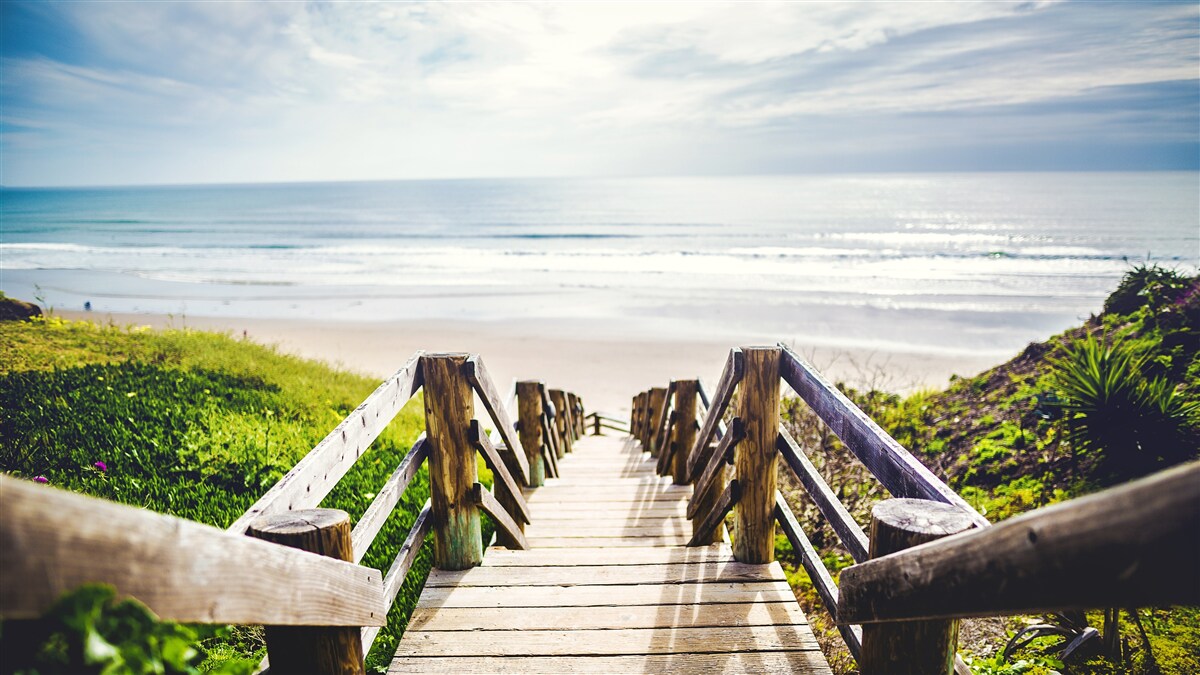 Фотошпалери сходи, що спускаються до води