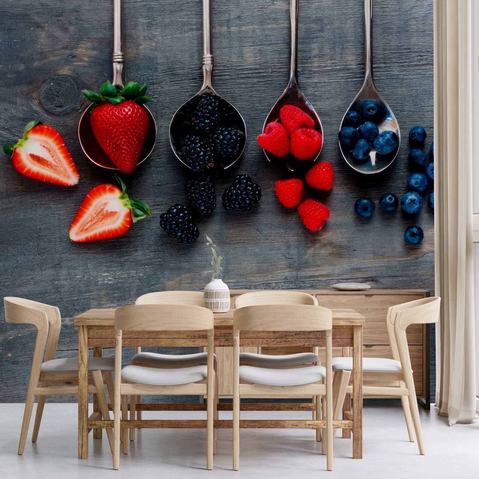 Фотошпалери Ложки, наповнені ягодами