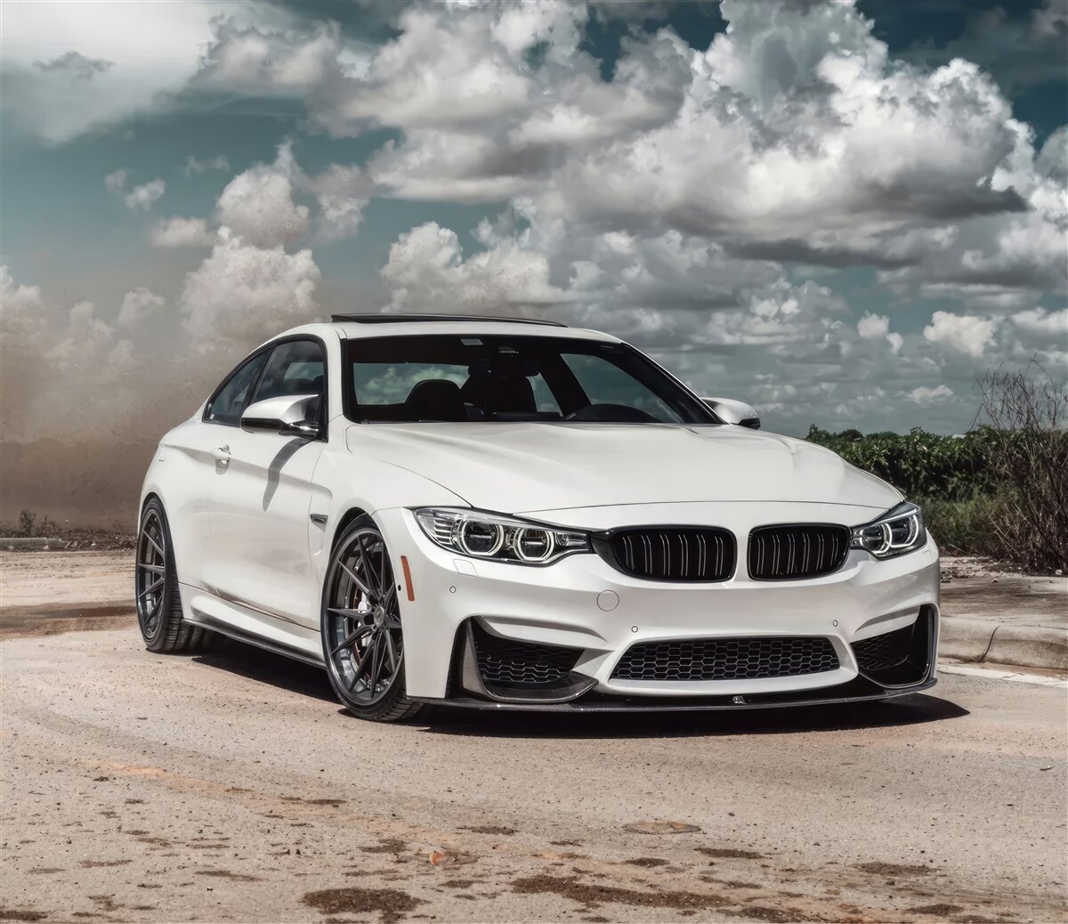 Фотошпалери машина білого кольору