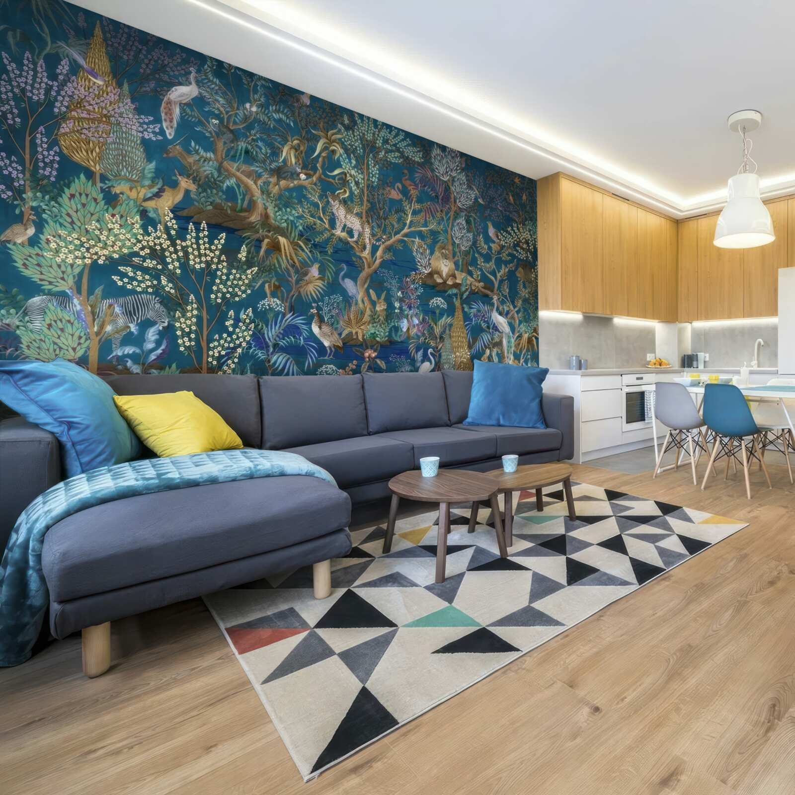 Фотошпалери темне тло із зображеннями рослин і тварин