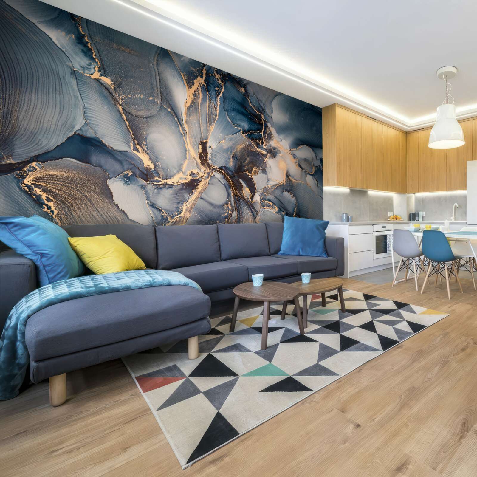 Фотошпалери мармур у насичених відтінках синього та золотого