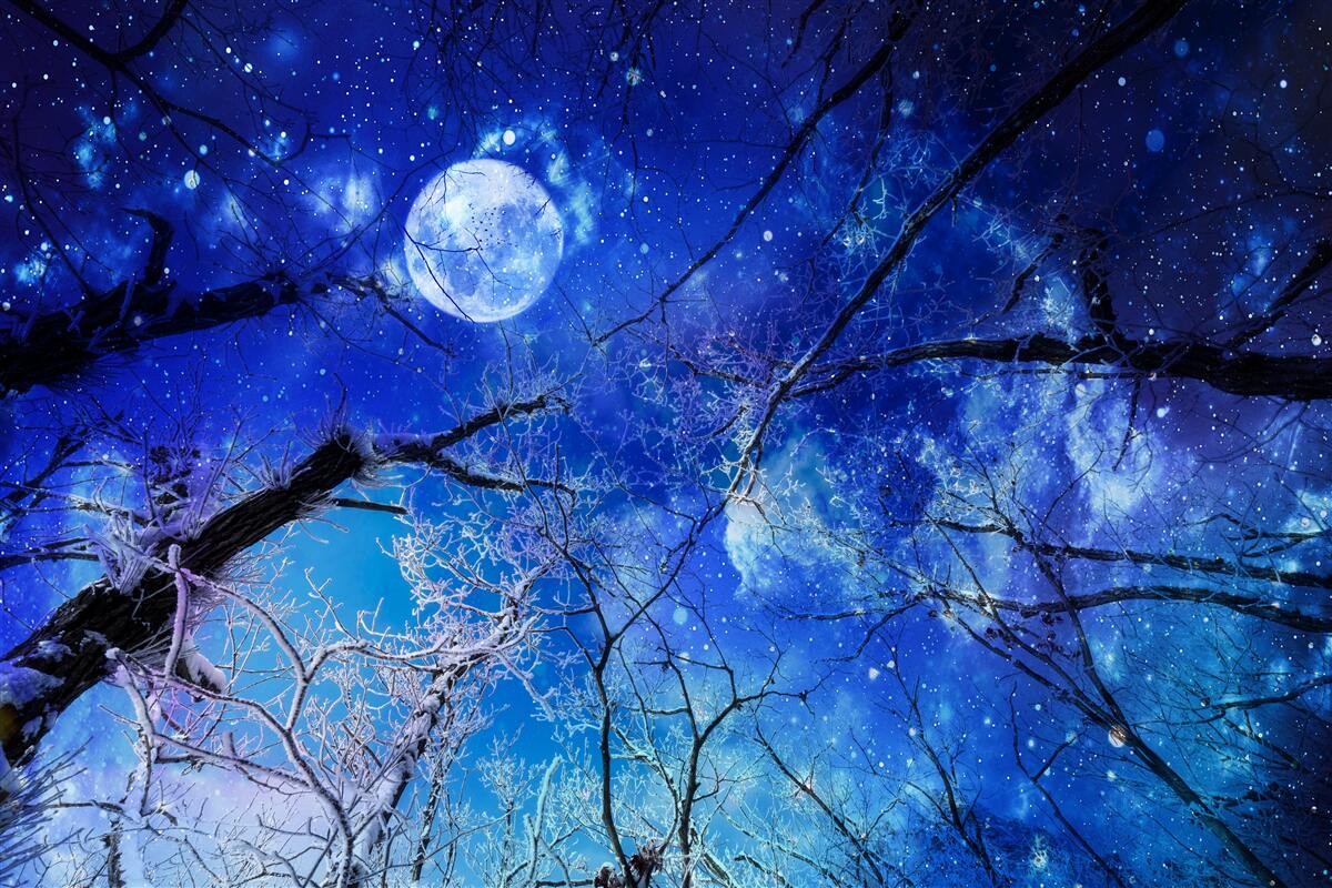 Фотошпалери яскраве нічне небо і місяць