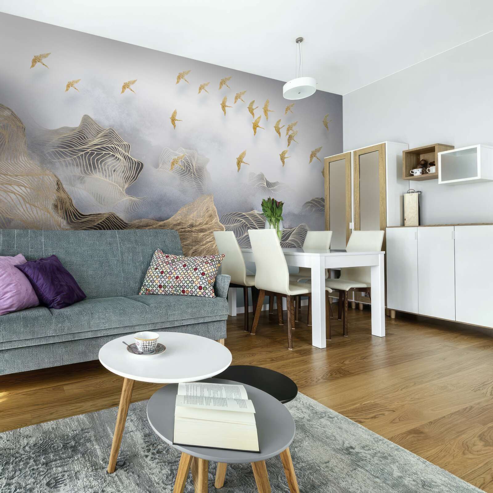 Фотошпалери гори і птахи в тумані абстракції