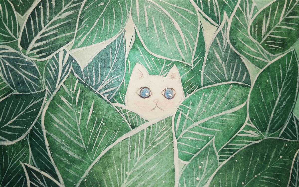 Фотошпалери маленького котика, що загубився серед зеленого листя